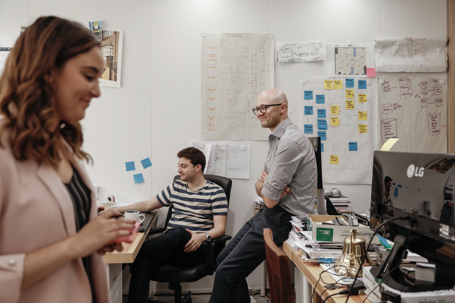 Farah, Haythem Abdelmoula et Yoann Coumes-Gauchet, travaillant sur WeShareBonds